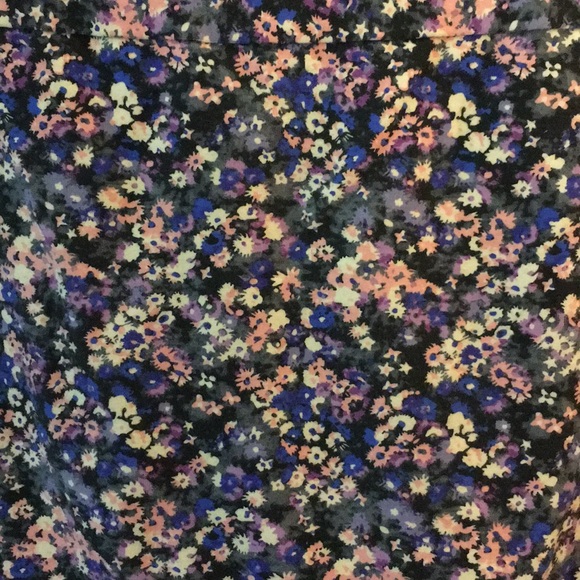 Floral American Eagle body con skirt - Picture 3 of 3